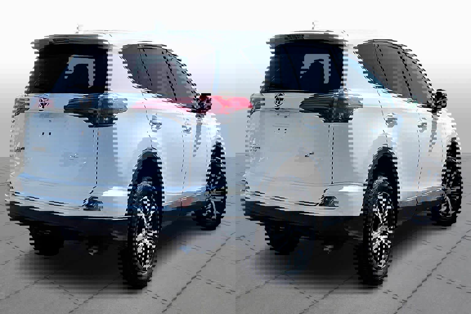 Used 2018 Toyota RAV4 LE image 13