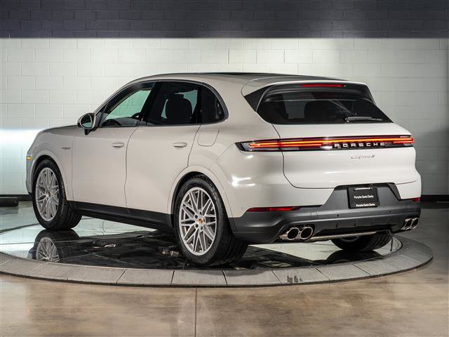 New 2026 Porsche Cayenne S image 3