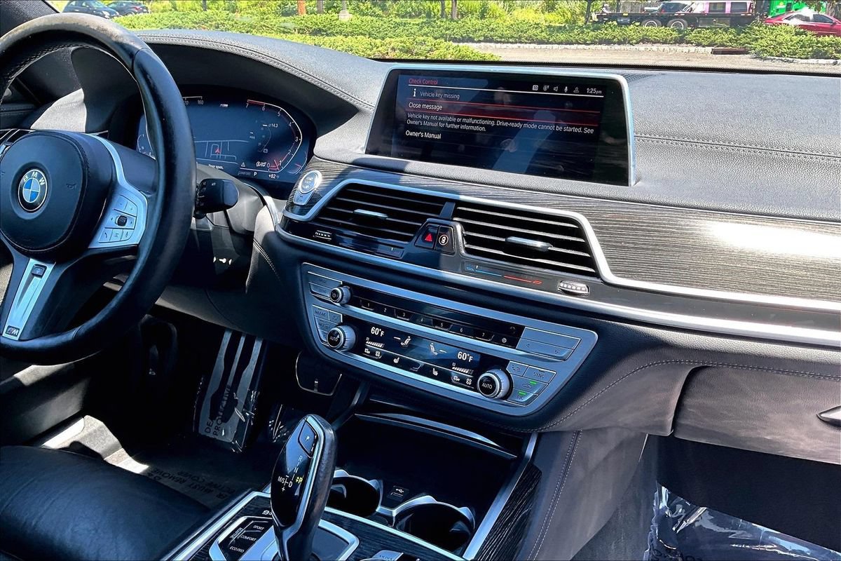 Used 2021 BMW 750i xDrive w/ M Sport Package AWD/4WD image 32