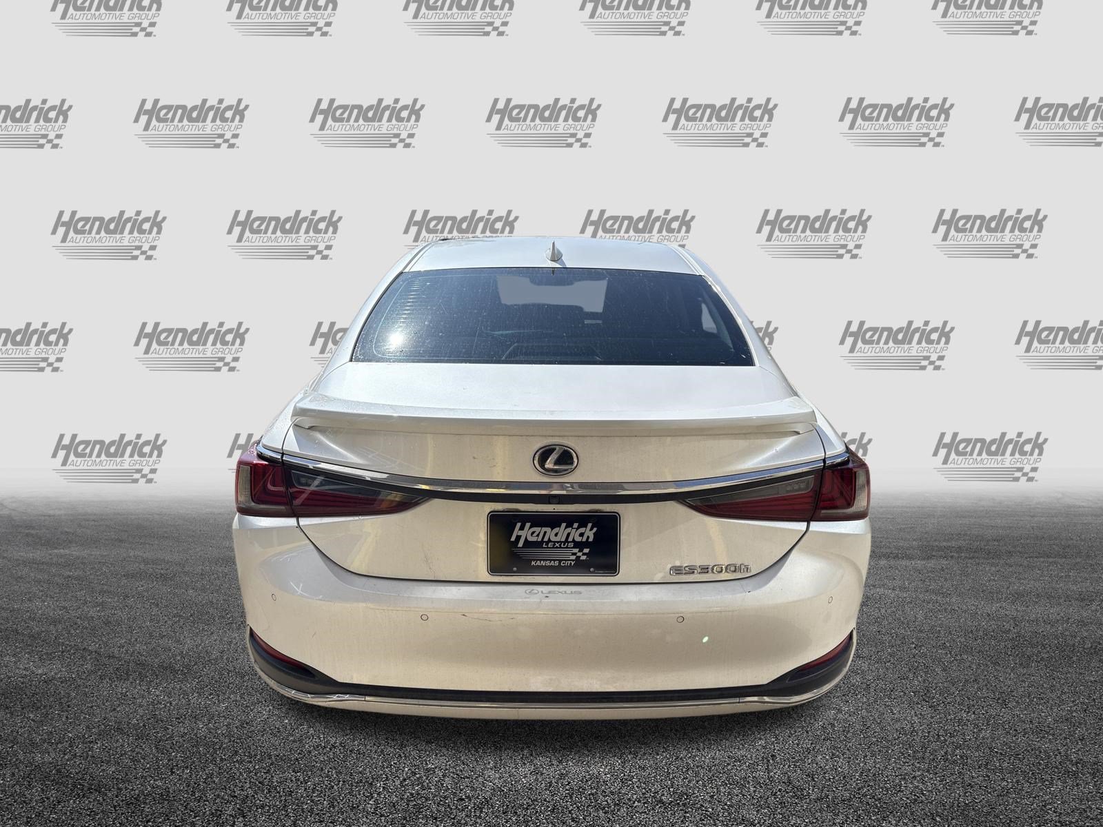 Used 2023 Lexus ES 300h w/ Accessory Package (Z2) FWD image 9