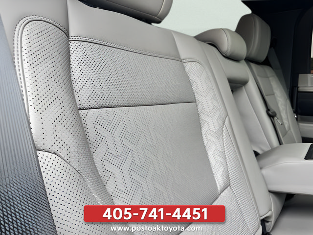 Used 2025 Toyota Tundra Limited AWD/4WD image 35