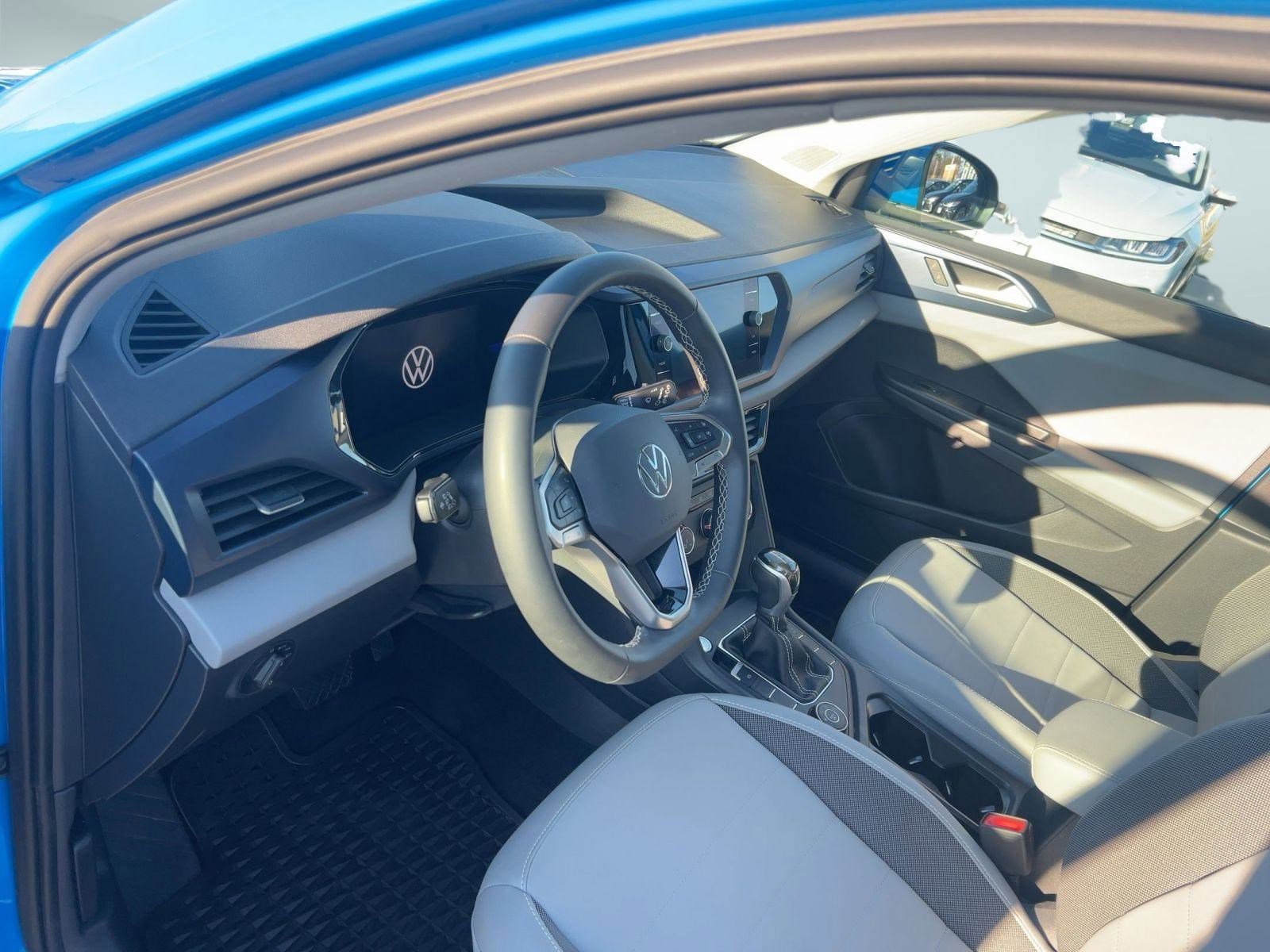 Used 2022 Volkswagen Taos SE image 4