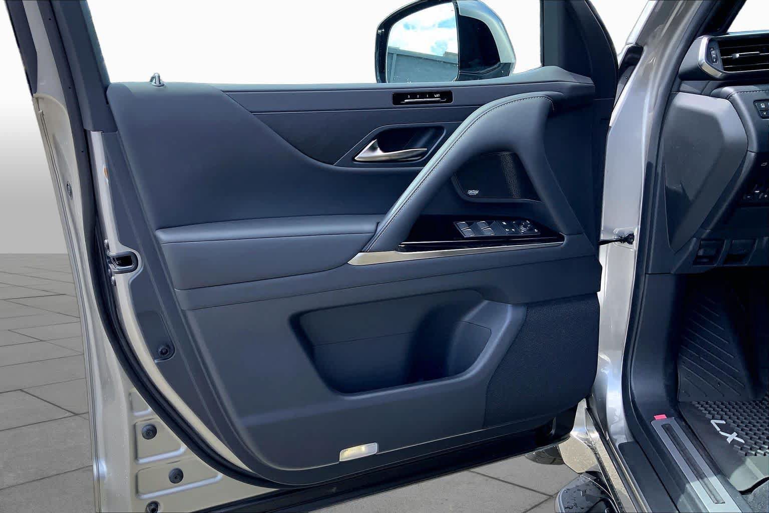 New 2026 Lexus LX 600 4WD w/ Luxury Package image 10