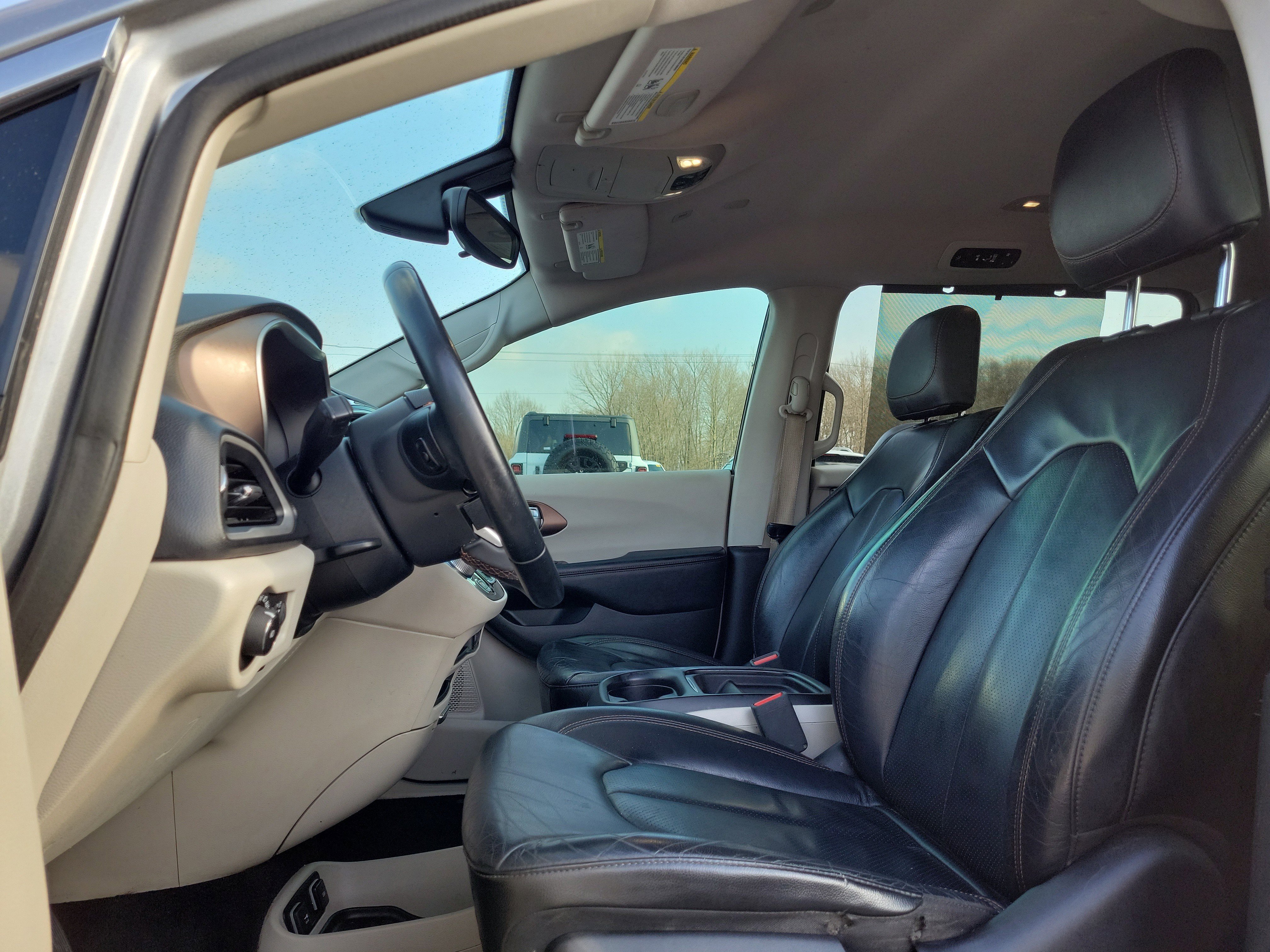 Used 2018 Chrysler Pacifica Touring-L image 20