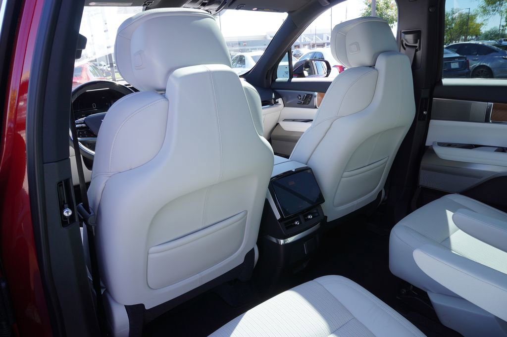 New 2026 Cadillac Vistiq Luxury AWD/4WD image 11