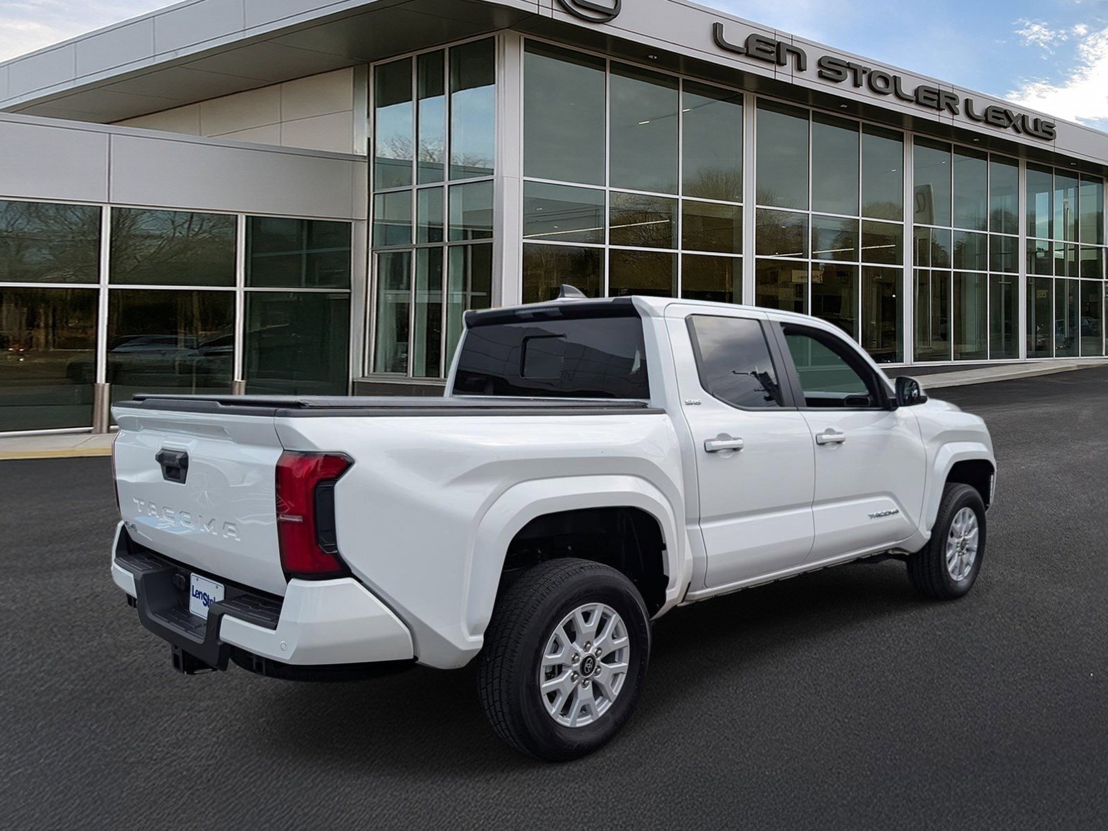 Used 2024 Toyota Tacoma SR5 AWD/4WD image 3