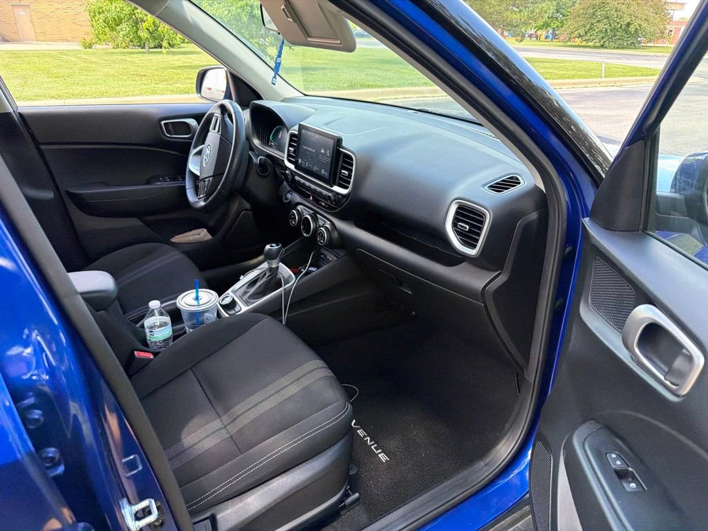 Used 2024 Hyundai Venue SEL FWD image 5
