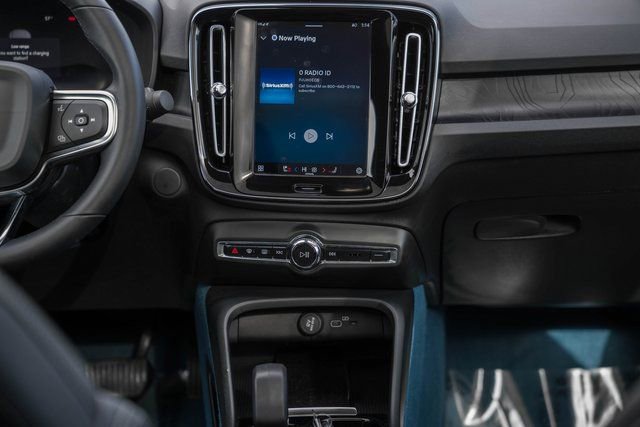 Used 2022 Volvo C40 P8 Recharge Ultimate image 22