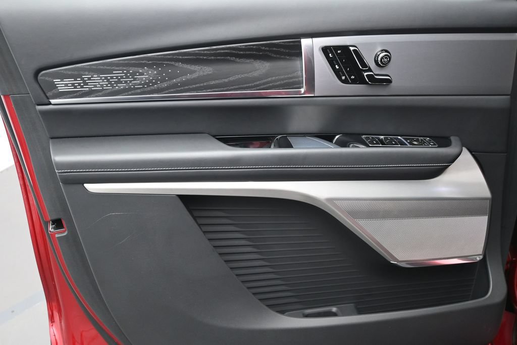 Used 2026 Cadillac Vistiq Platinum w/ LPO, Floor Liner Package AWD/4WD image 8