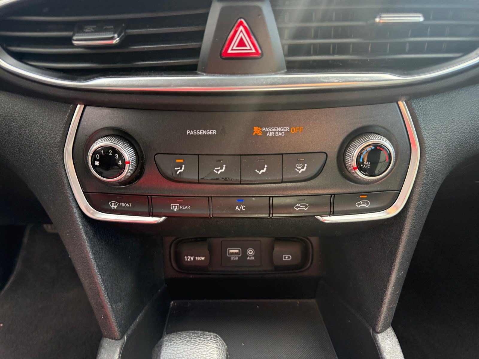 Used 2019 Hyundai Santa Fe SE AWD/4WD image 12
