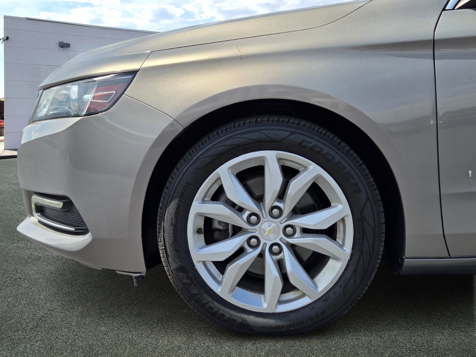 Used 2019 Chevrolet Impala LT FWD image 5