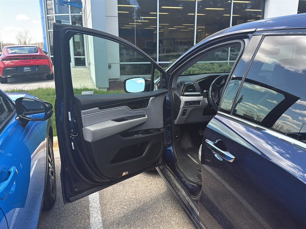 Used 2020 Honda Odyssey Elite image 3