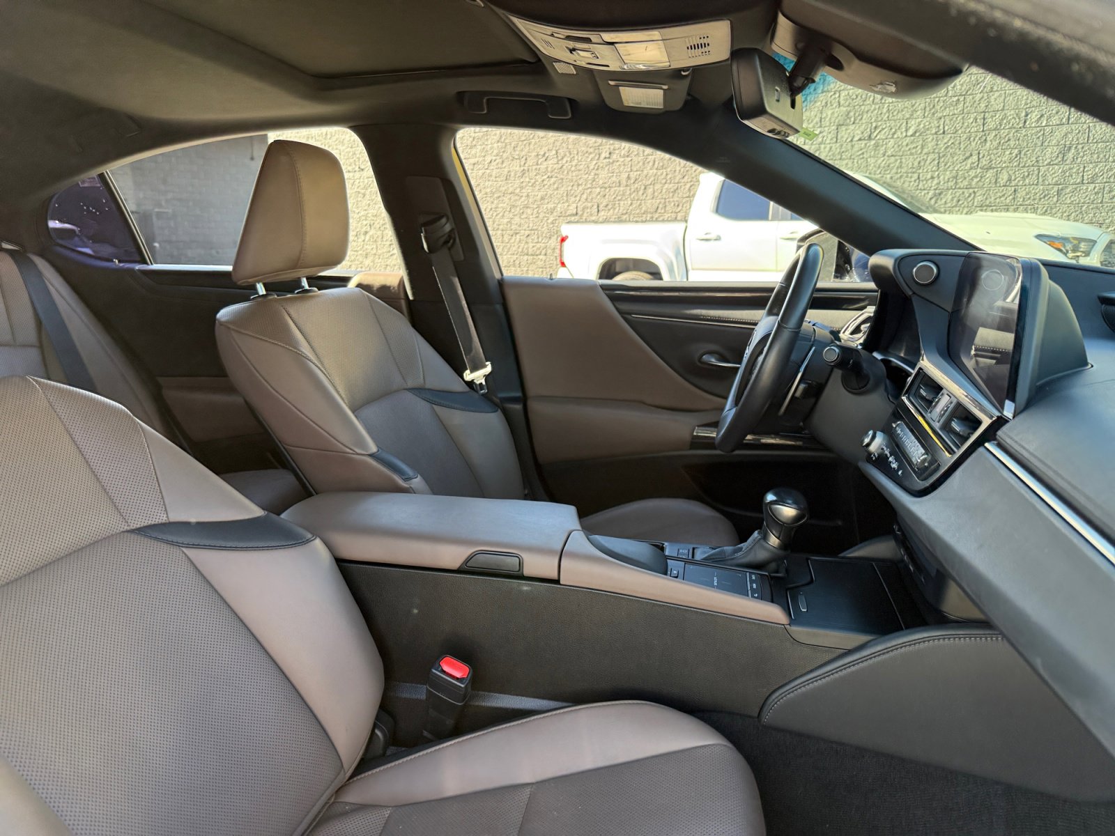 Used 2022 Lexus ES 300h w/ Accessory Package image 19