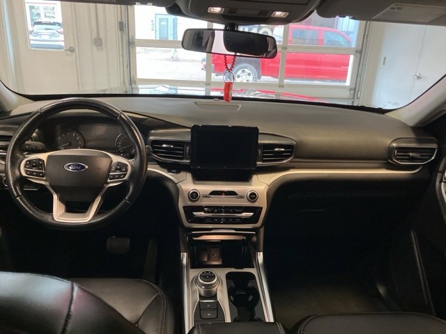 Used 2022 Ford Explorer XLT image 9