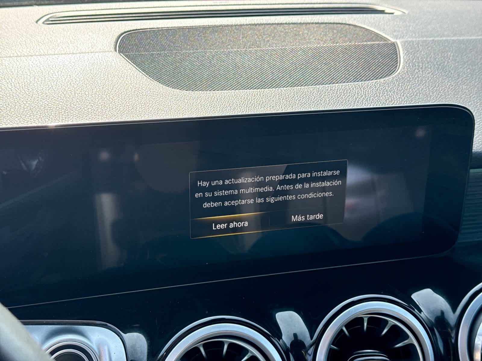 Used 2023 Mercedes-Benz GLB 250 w/ Premium Package image 35