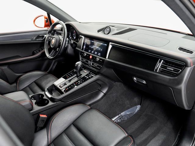 Certified 2024 Porsche Macan GTS image 25