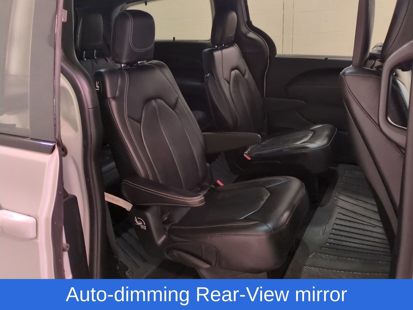 Used 2018 Chrysler Pacifica Touring-L Plus w/ S Appearance Package FWD image 12