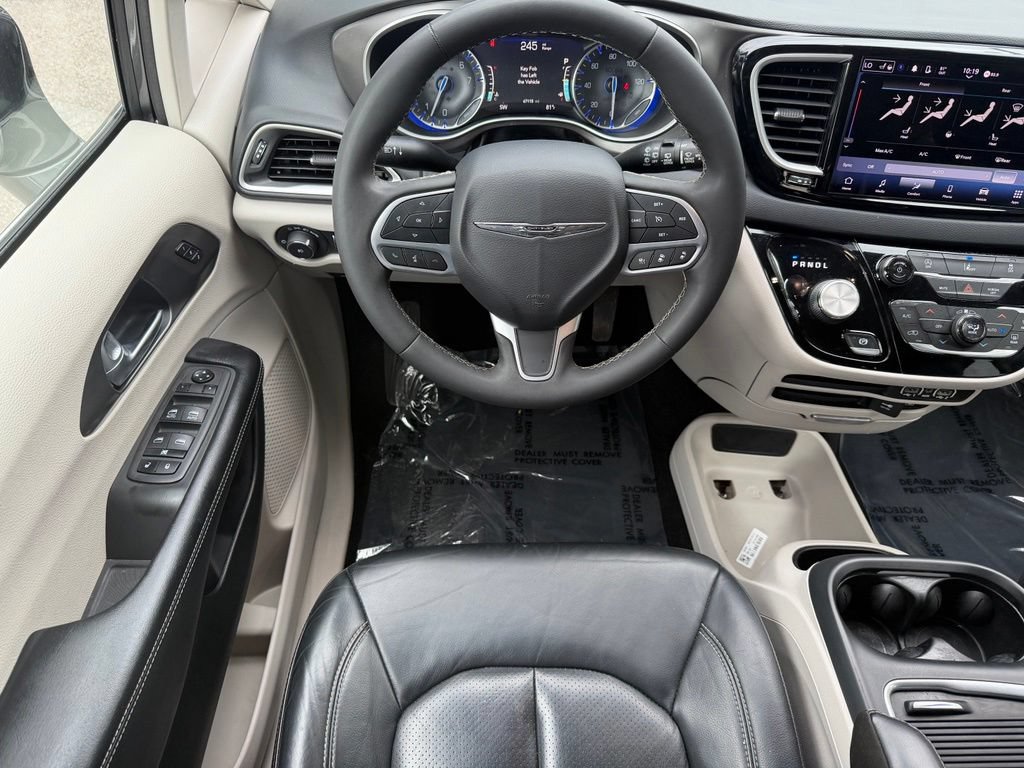 Used 2022 Chrysler Pacifica Touring-L FWD image 15