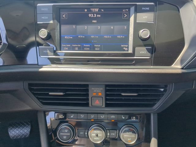 Used 2022 Volkswagen Jetta SE image 24