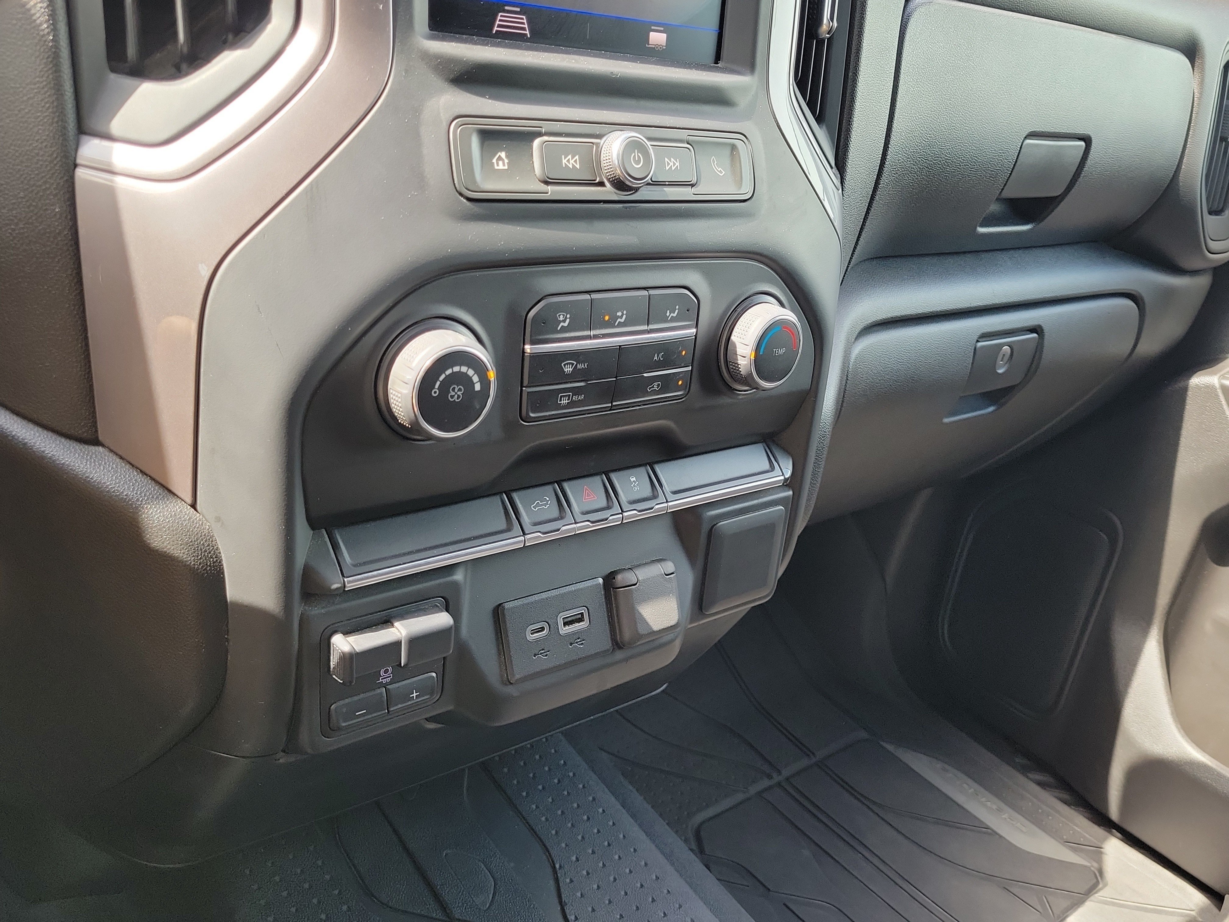 Used 2022 Chevrolet Silverado 2500 Custom w/ Custom Value Package AWD/4WD image 27