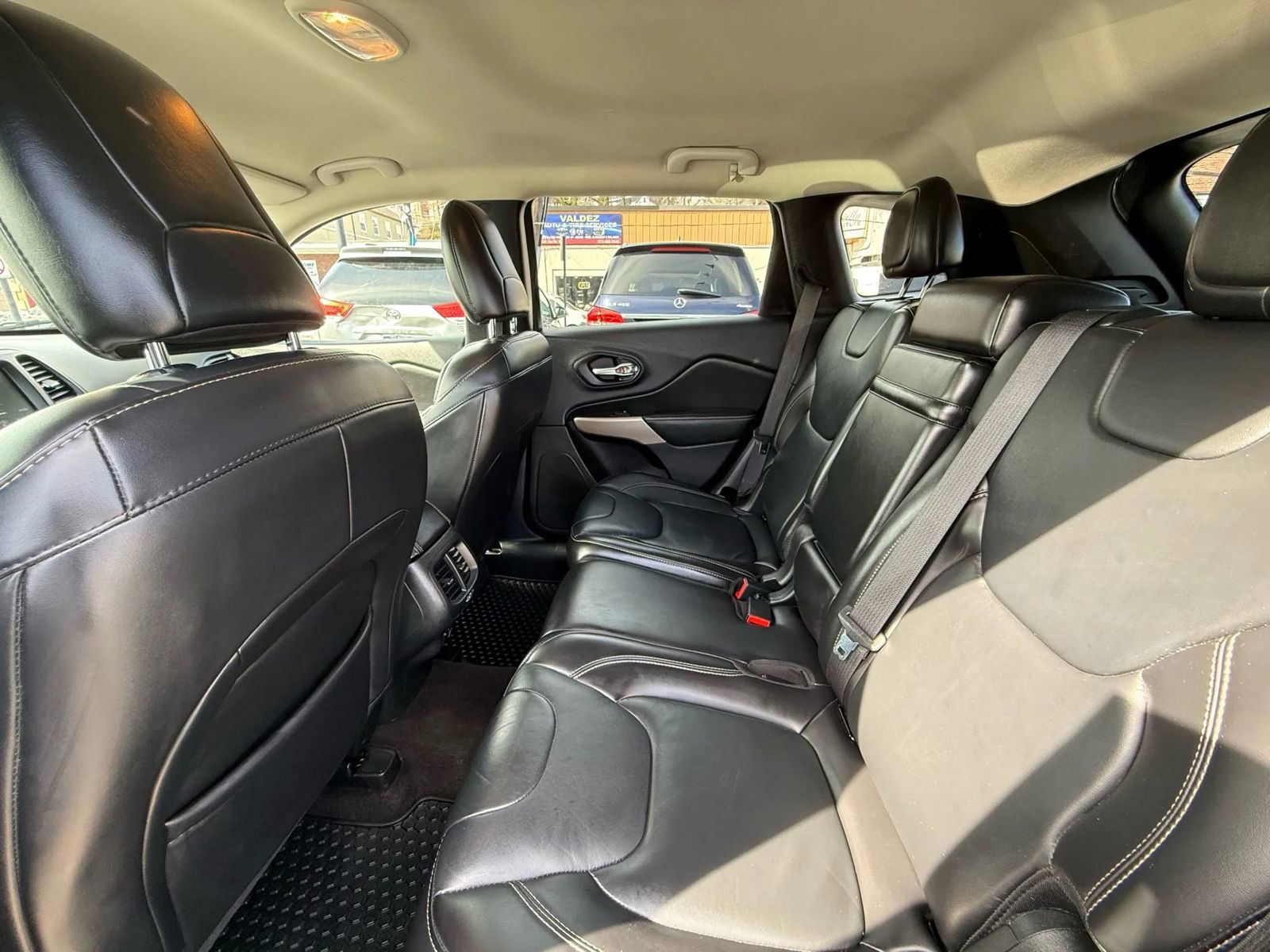 Used 2017 Jeep Cherokee Latitude w/ True North Edition image 42