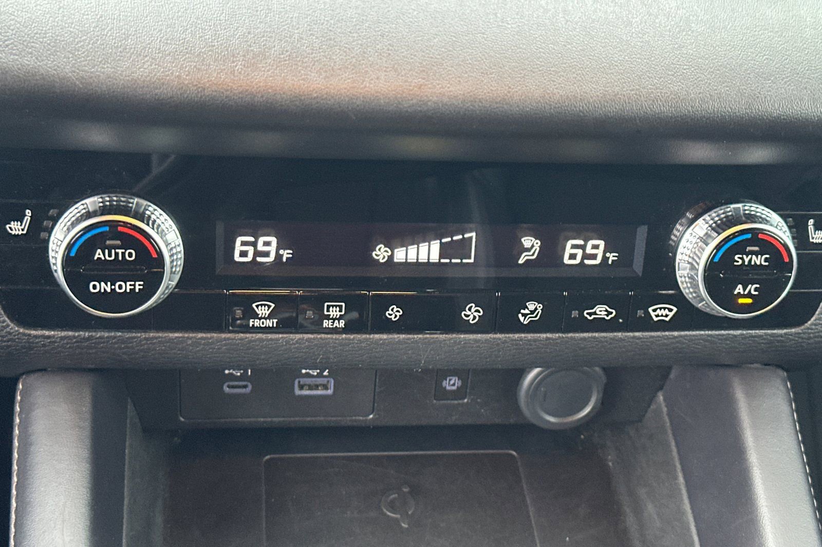 Used 2024 Mitsubishi Outlander SE image 26