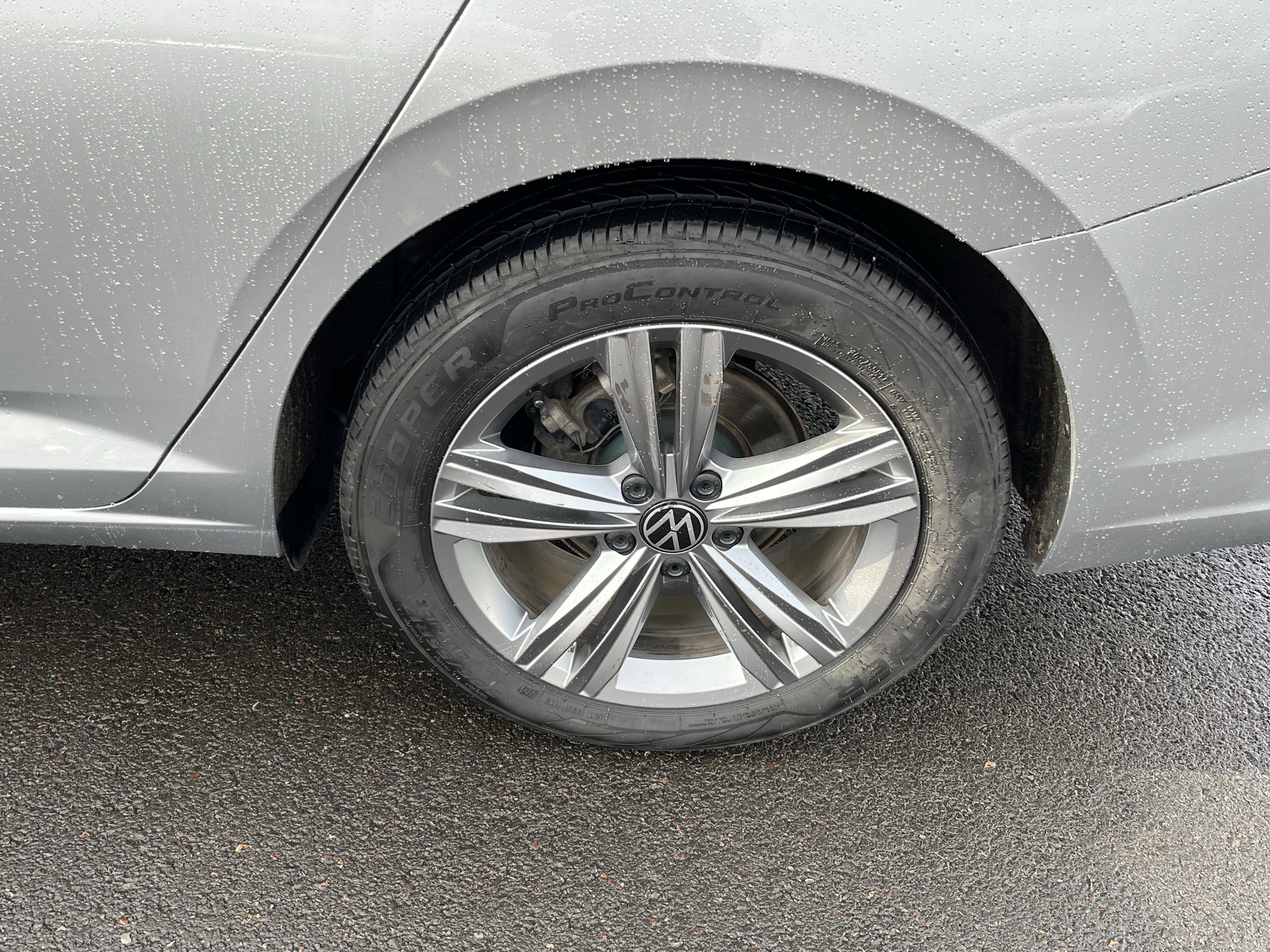 Used 2024 Volkswagen Jetta SE image 25