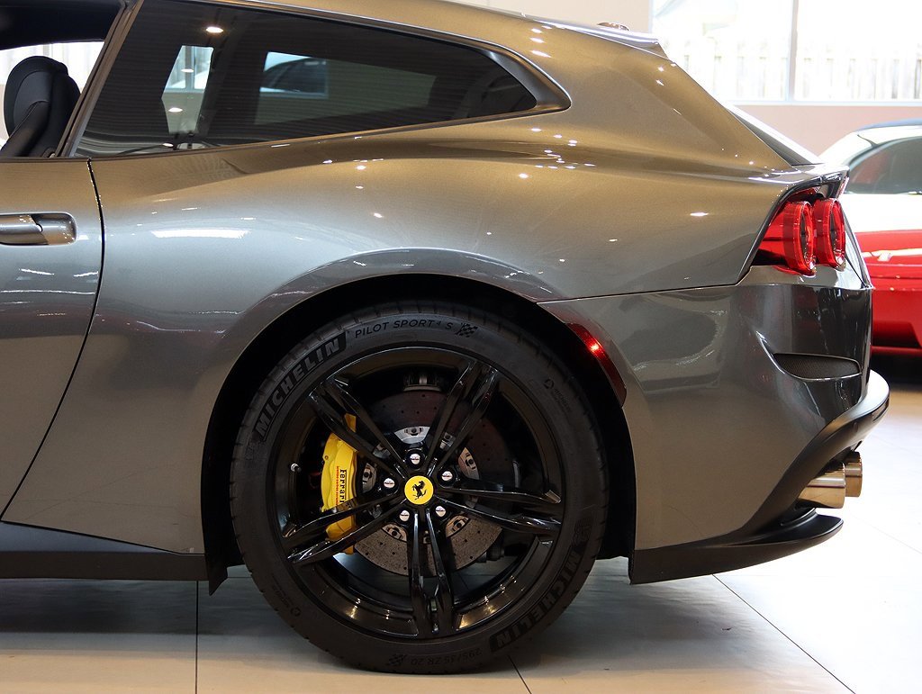 Certified 2017 Ferrari GTC4Lusso image 64