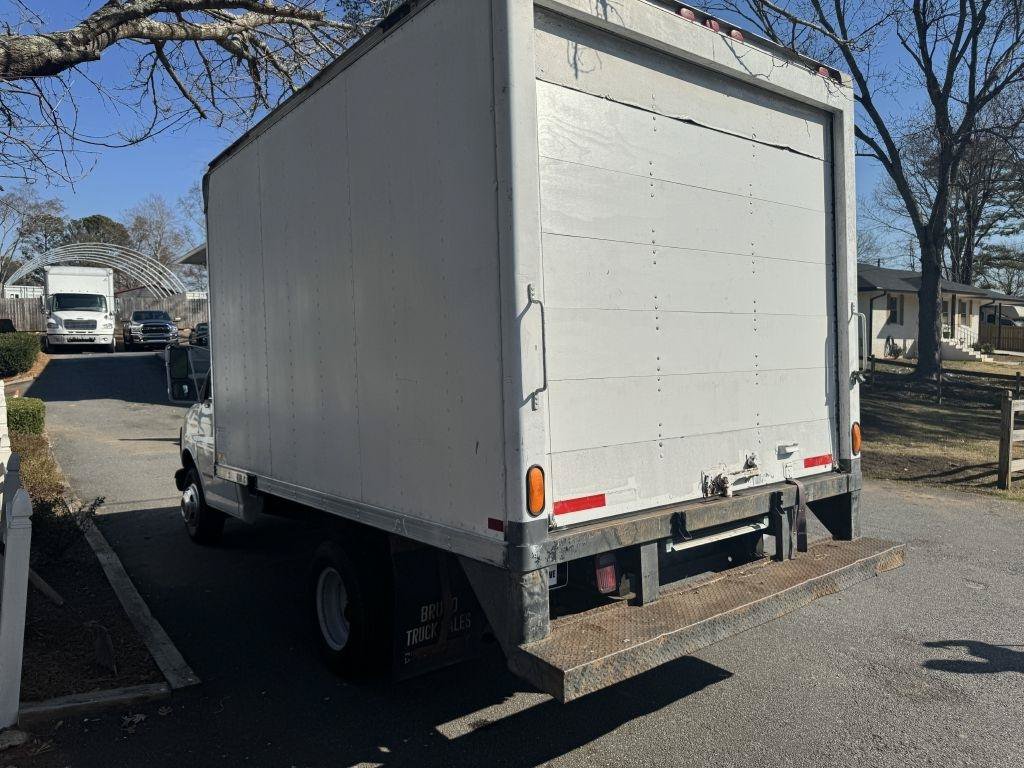 Used 2002 GMC Savana 3500 RWD image 4