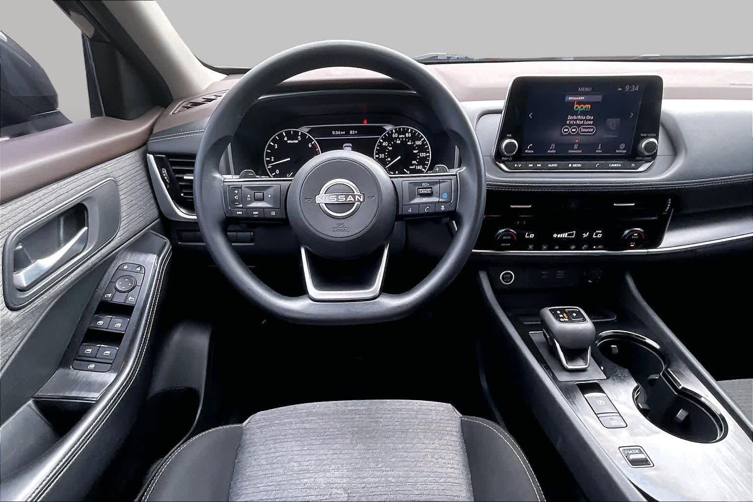 Used 2022 Nissan Rogue SV FWD image 6