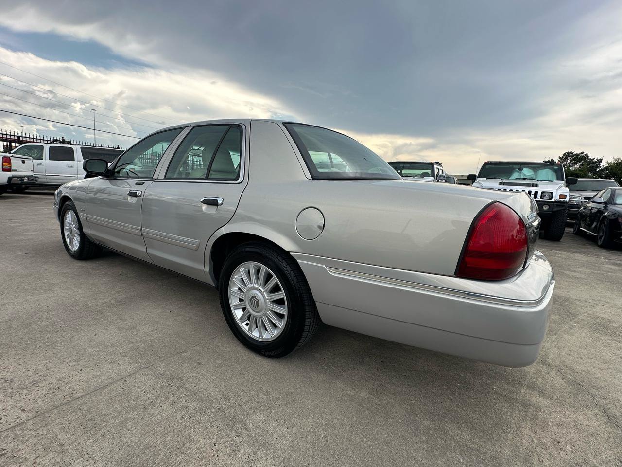 Used 2010 Mercury Grand Marquis LS RWD image 3