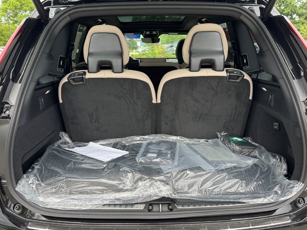 New 2026 Volvo XC90 T8 Plus w/ Protection Package Premier AWD/4WD image 5