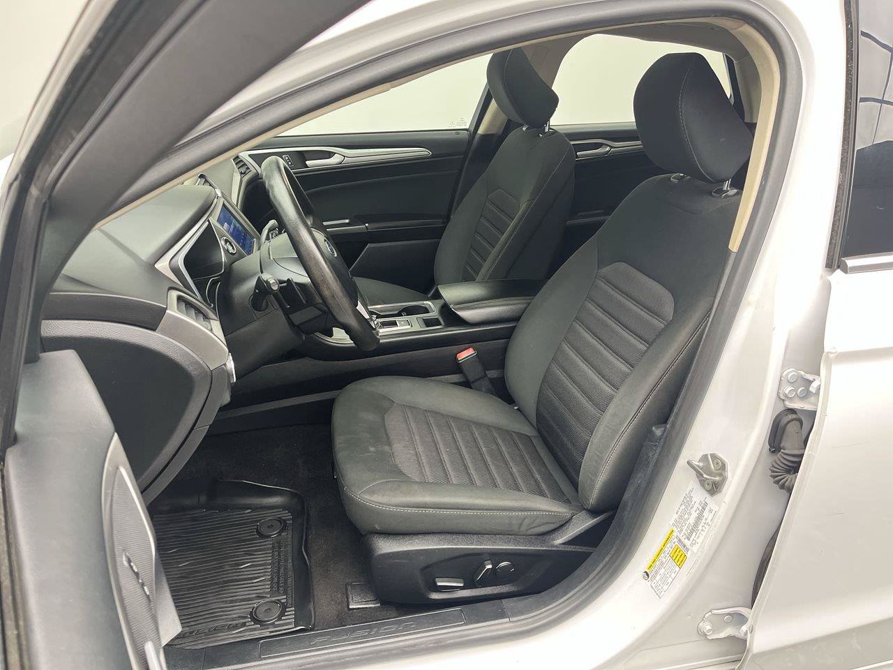 Used 2020 Ford Fusion SE AWD/4WD image 10