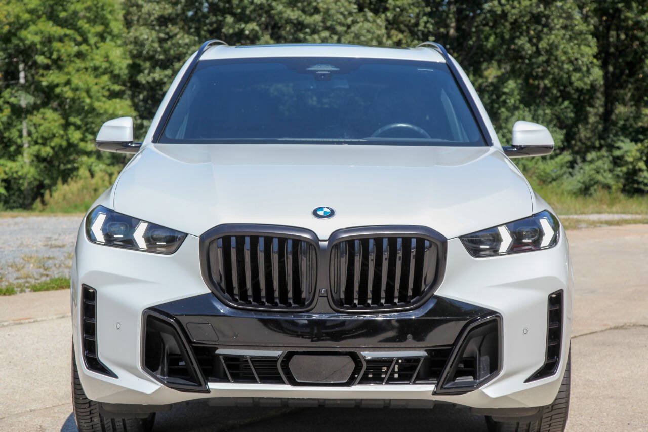 Used 2024 BMW X5 sDrive40i w/ M Sport Package RWD image 3