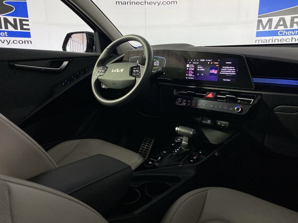 Used 2024 Kia Niro EX Touring FWD image 27