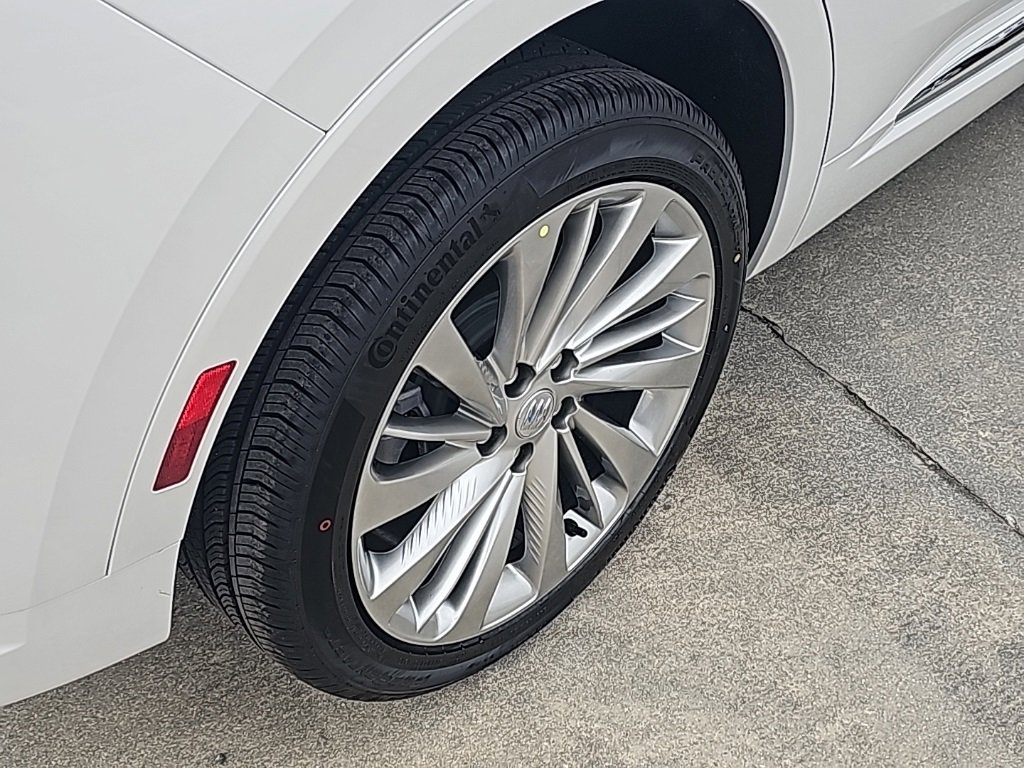 New 2025 Buick Envision Avenir image 8