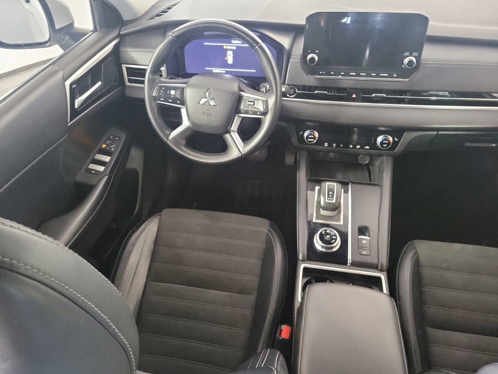 Used 2023 Mitsubishi Outlander SE image 15