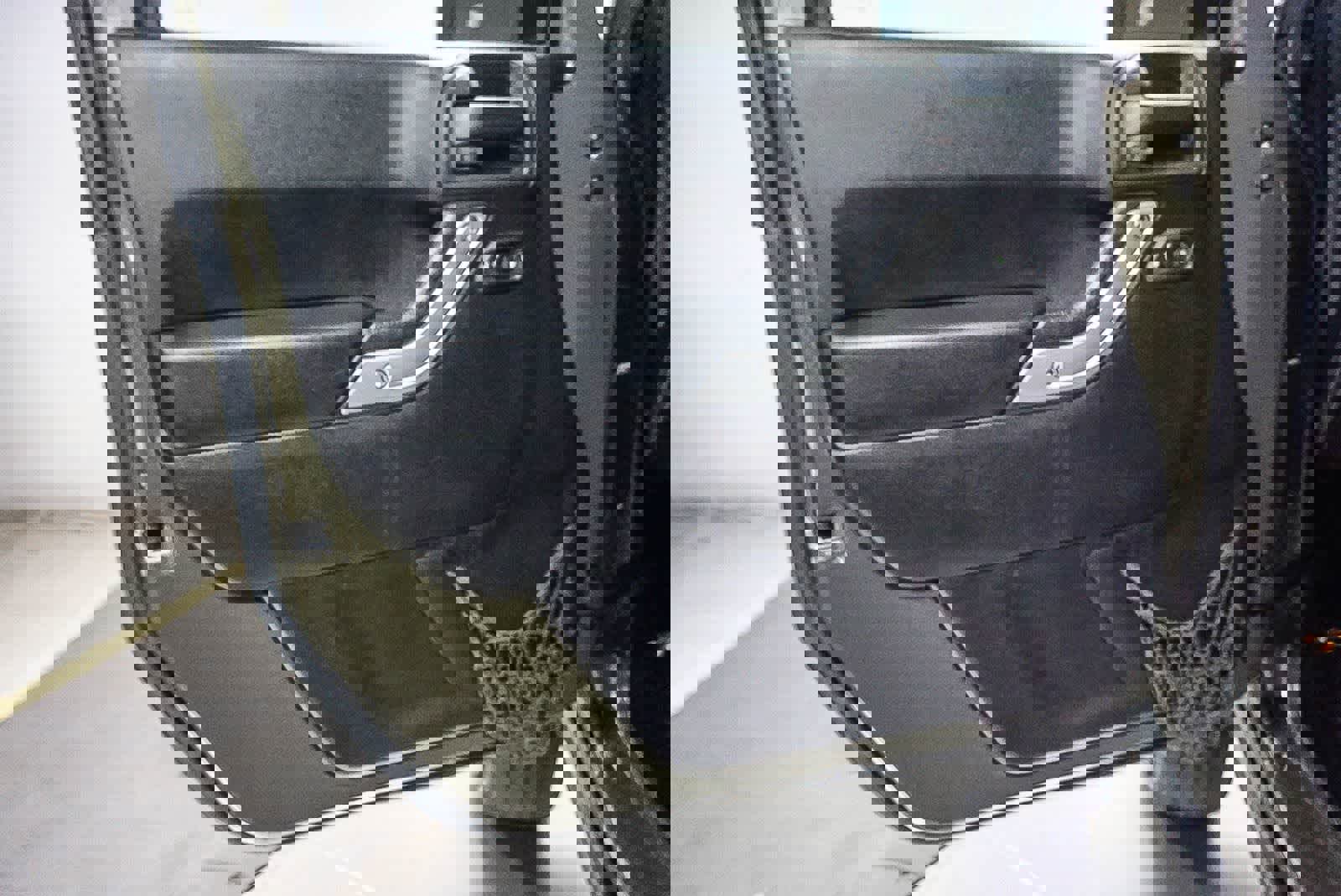 Used 2016 Jeep Wrangler Unlimited Rubicon w/ Connectivity Group image 24