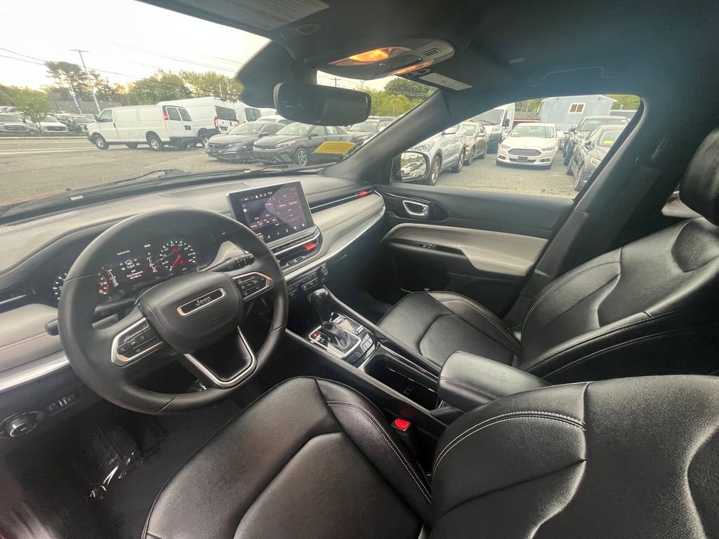 Used 2025 Jeep Compass Limited AWD/4WD image 27