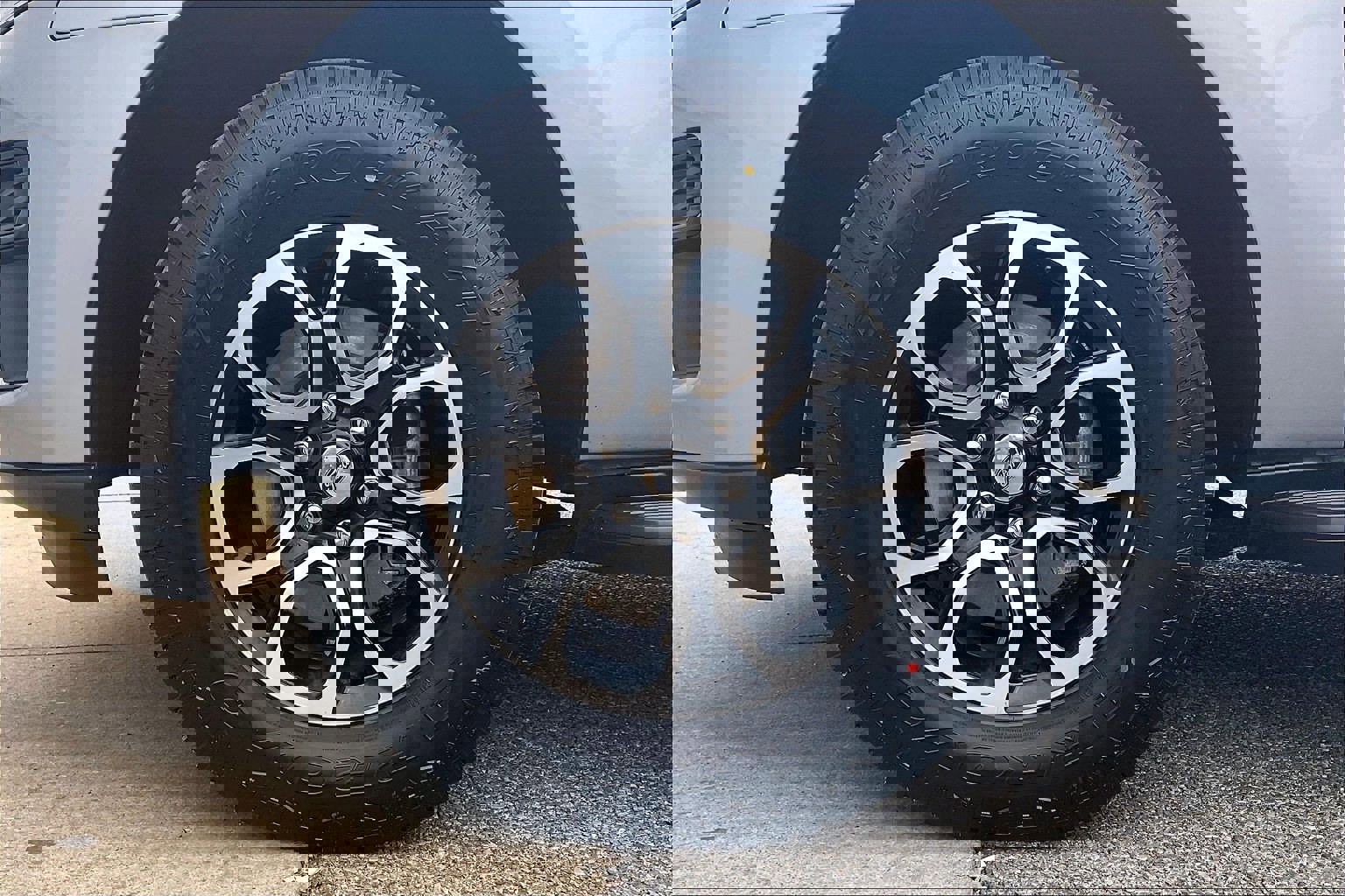 Used 2024 Ford Expedition XLT image 11