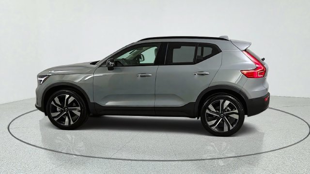 New 2026 Volvo XC40 B5 Plus w/ Protection Package Premier AWD/4WD image 4