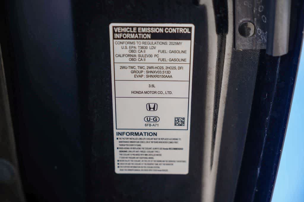 Used 2025 Honda Pilot Sport image 27
