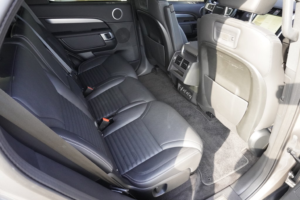 Used 2021 Land Rover Discovery S R-Dynamic AWD/4WD image 25