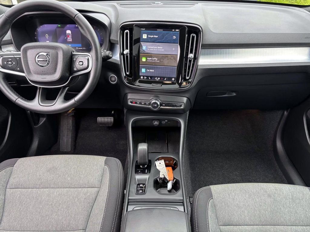 Used 2025 Volvo XC40 B5 Core image 29