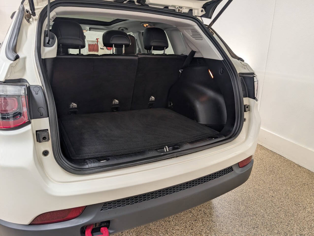 Used 2018 Jeep Compass Trailhawk w/ Navigation Group AWD/4WD image 17