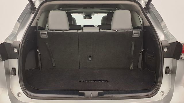 Used 2020 Toyota Highlander XLE image 16