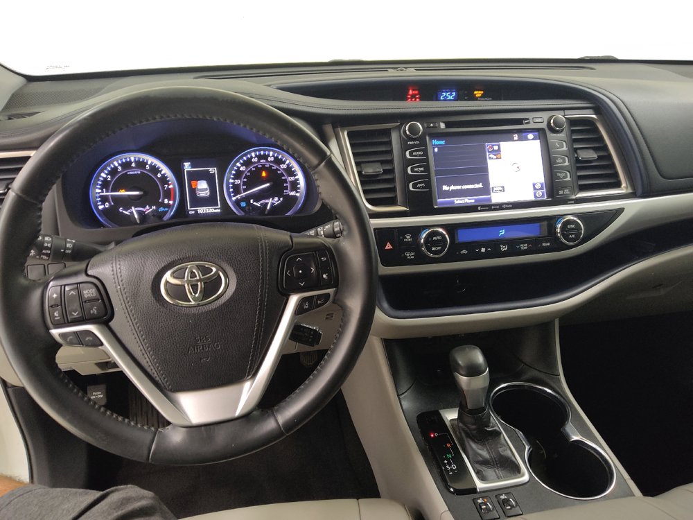 Used 2019 Toyota Highlander XLE FWD image 22