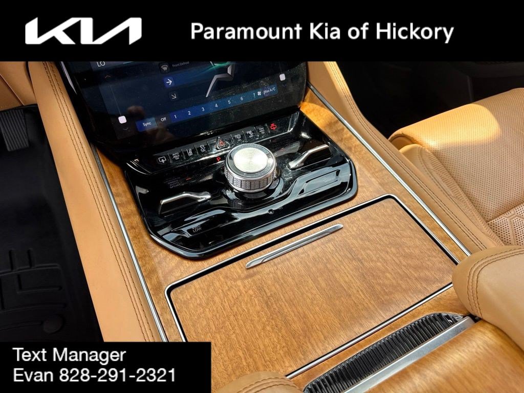 Used 2022 Jeep Grand Wagoneer Series III AWD/4WD image 30