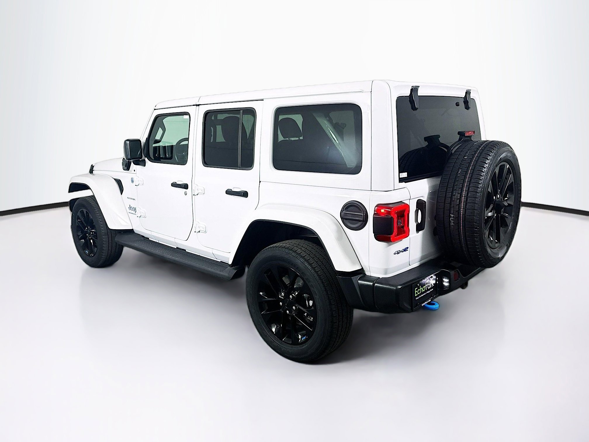 Used 2023 Jeep Wrangler Unlimited Sahara w/ Dual Top Group AWD/4WD image 5