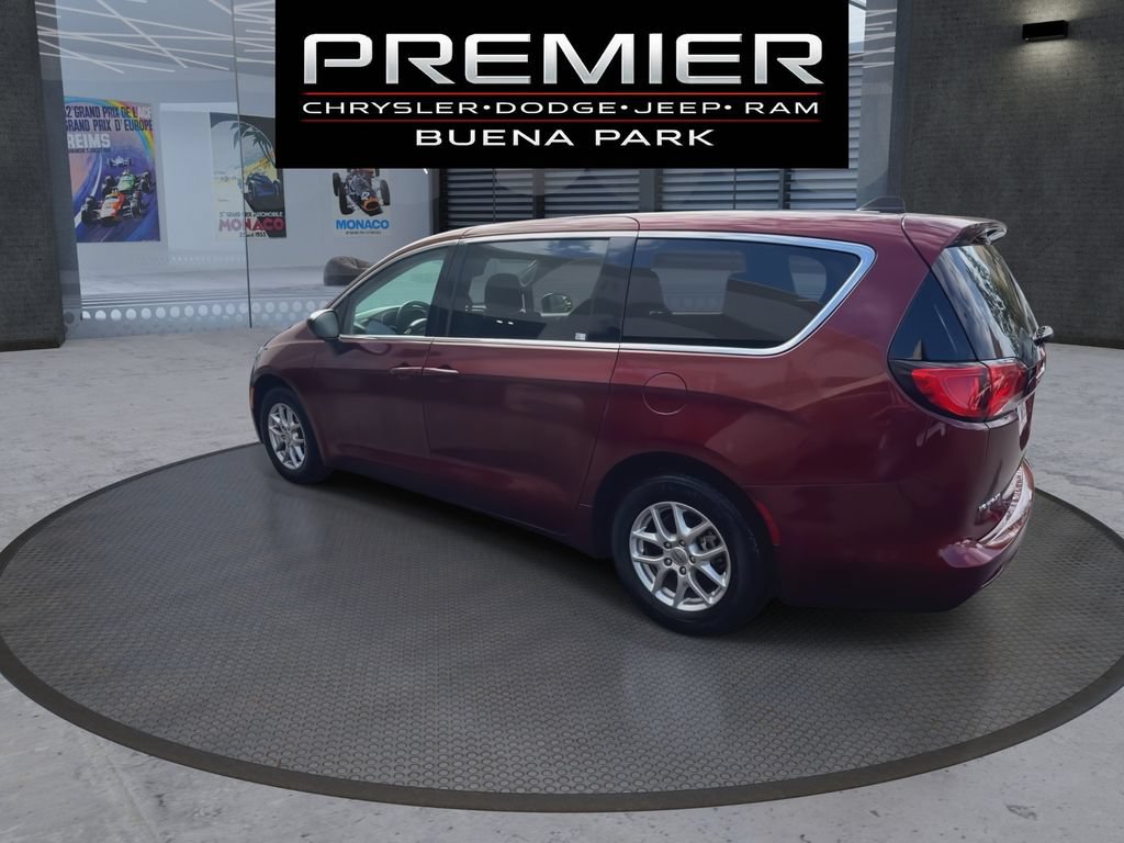 Used 2023 Chrysler Voyager LX FWD image 6